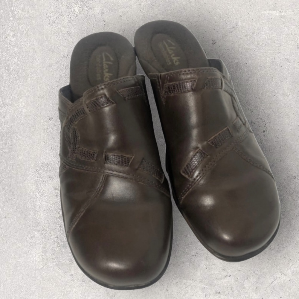 Clarks April daisy bendables brown clogs size 7